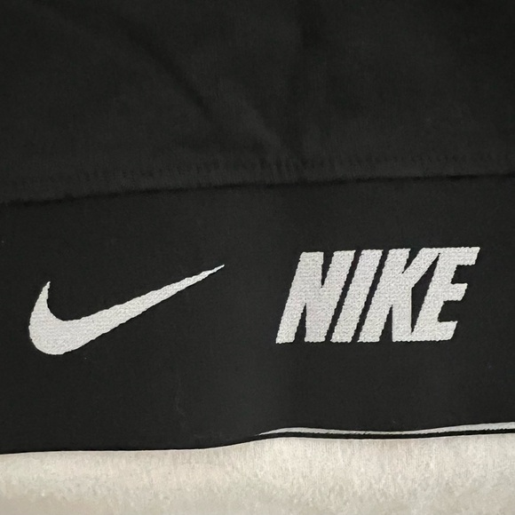 Nike women’s sports bra black w/white lettering on elastic and black swoosh NWT - Picture 5 of 6